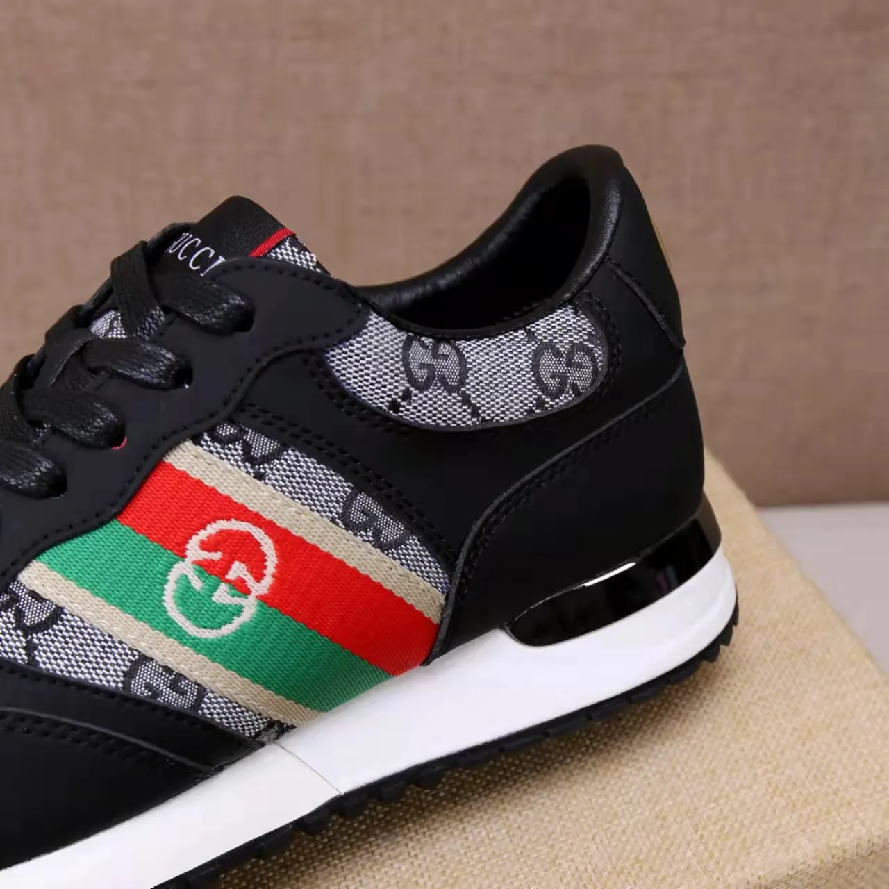 p420 [Gucci Sports Men's Shoes] Gucci fashionable casual men's shoes 🇨🇳Original 1:1 mold, new model debuts first 💯Not high-profile but avant-garde, simple, low-key and fashionable, super versatile style 🌿Original cowhide production ➕Sheepskin lining🎋The version is comfortable on the feet, first-class workmanship🍍38-44 Large quantities in stock